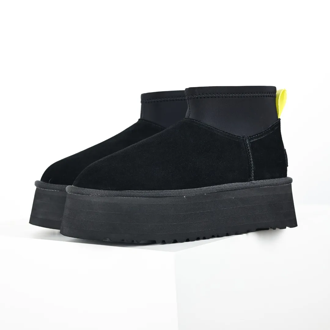 Pick up locally 💰600 Core recommended good price It is a very suitable choice for home furnishings. In the new year, uug launched a series of styles, which are partial to the preferences of young consumers and have also moved to the forefront of fashion trends. Shoe body material: water-repellent coated suede upper, 17 mm UGGPURE™ implantable wool insole, lightweight non-slip and comfortable rubber outsole, with brand LOGO and trademark, with full packaging Size: 35 36 37 38 39 40